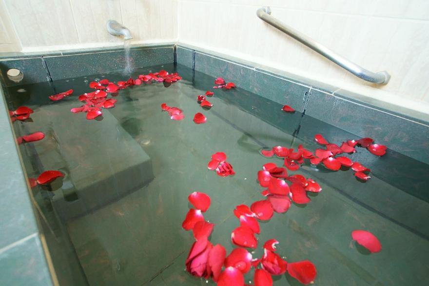 Fujiyeh Chipen Hot Spring Resort Wenquan Exteriör bild